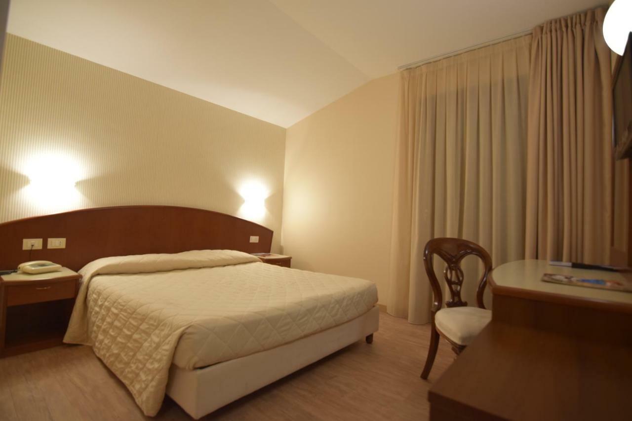 Roma Hotel 3*