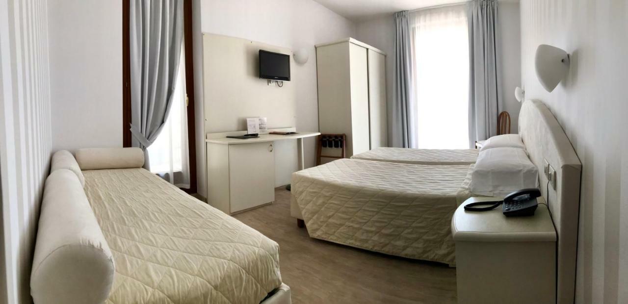 Roma 3* Garda (Verona)